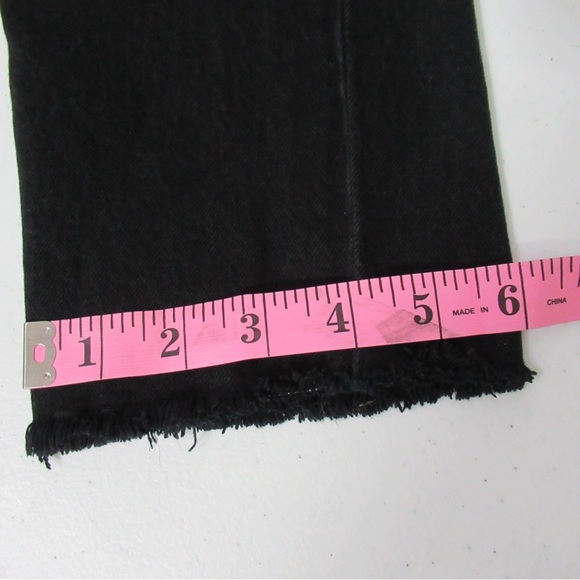 Levi's Premium Distressed Wedgie Icon in
Black Desert Denim Jeans Size 28 - Picture 16 of 17